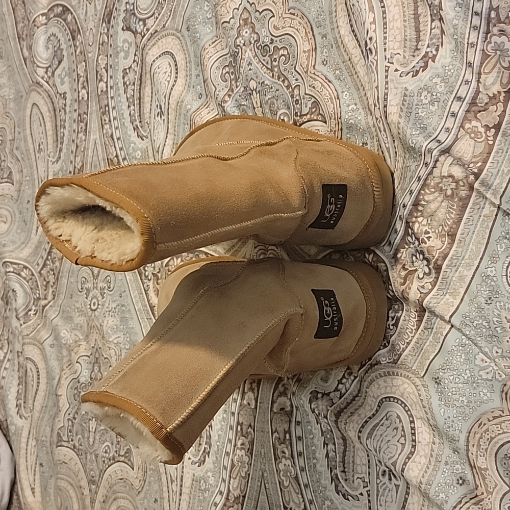 Ugg Women's Classic Short Boots